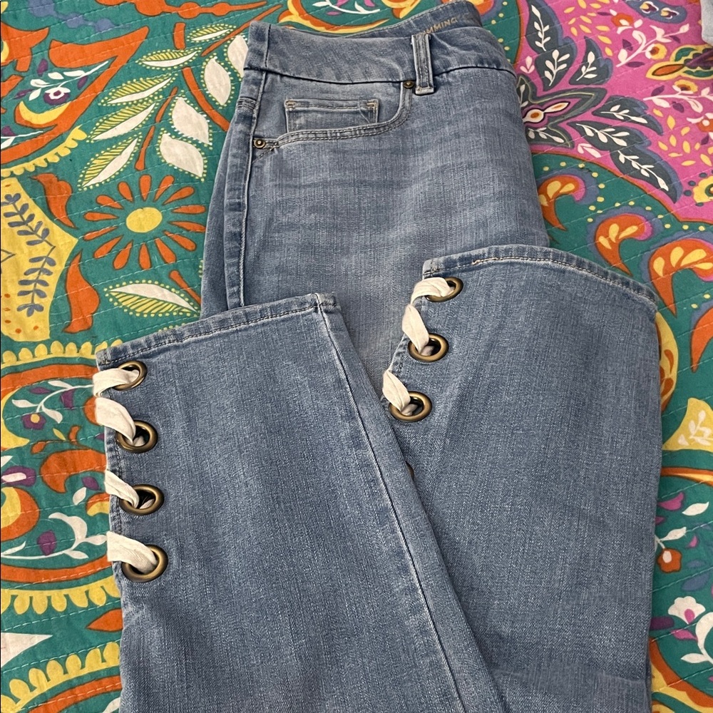 Chicos so slim girlfriend slim leg ankle size 0=4-6 super soft.